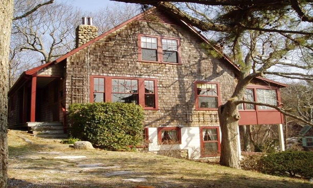 Woods Hole House | Spacious 4 br Woods Hole home / access to private beach