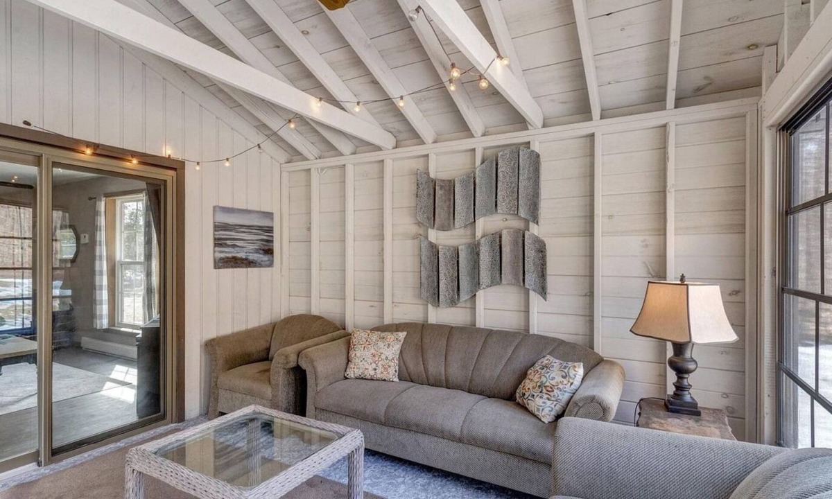 Algonquin Highlands Cottage | Spacious 4 Bedroom Child Friendly Cottage Escape Close to Algonquin Park