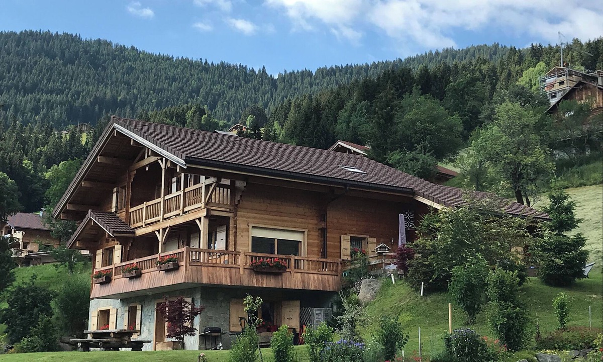 Manigod Ski Chalet | Spacious 4 * chalet with mountain views, jacuzzi and sauna, terrace