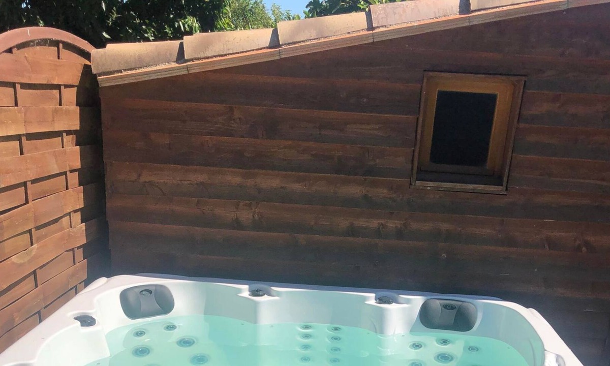 Corbere-les-Cabanes House | Spacious 4-sided house on enclosed grounds, with swimming pool, jacuzzi, summer kitchen.