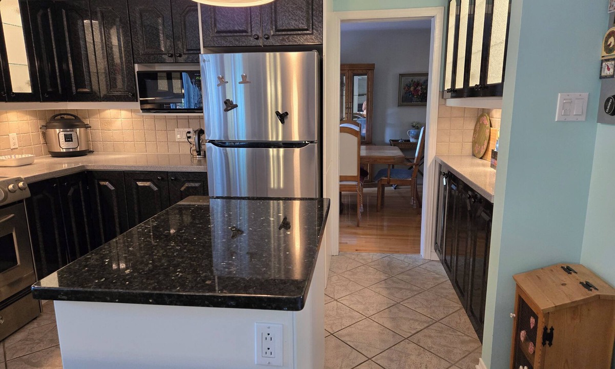 Ottawa Division House | Spacious 4-home near River, Parks, Paths