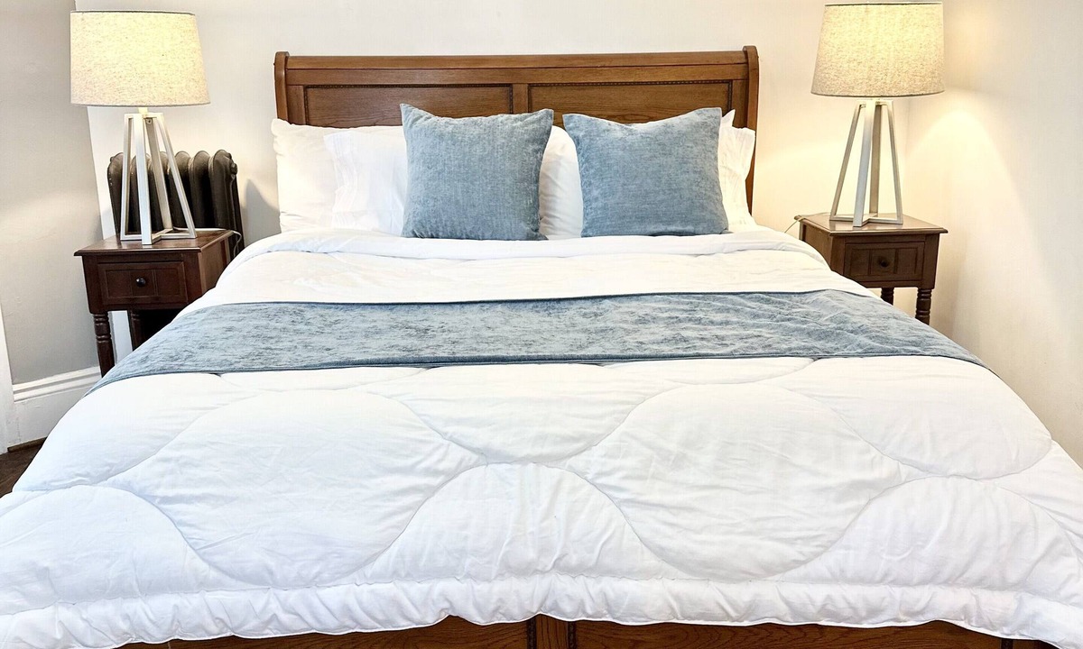 Fox Point Apartment | Spacious 4B2B Loft, 2-min to Brown,Walk to everything,Private Kitchen