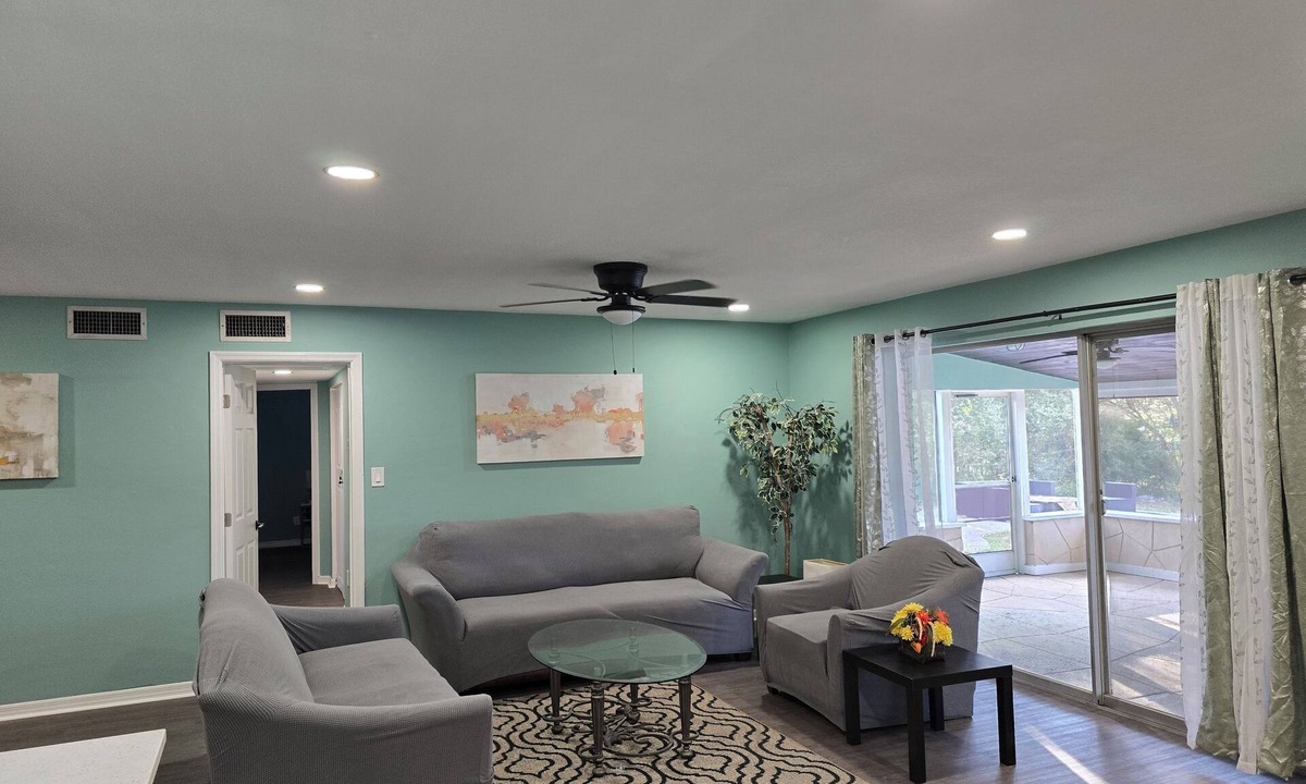 Orlando House | Spacious 4bd 3ba house near universal with Game room & lake view