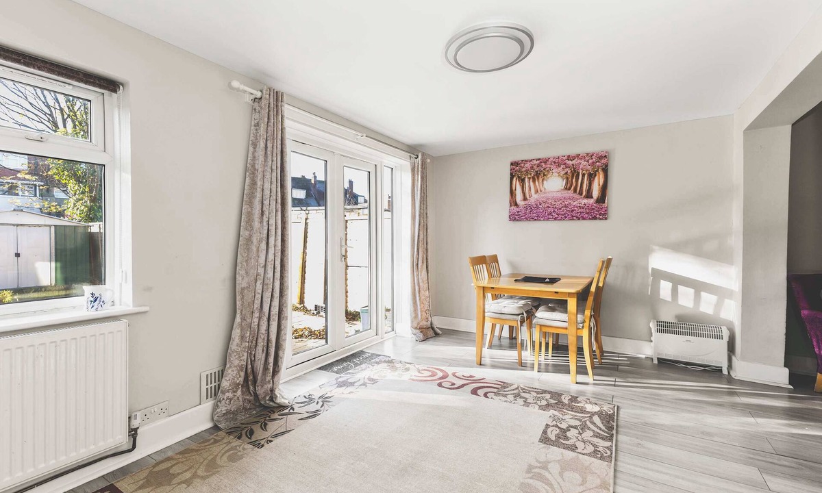 Hillingdon House | Spacious 4BDR House with Parking by Heathrow