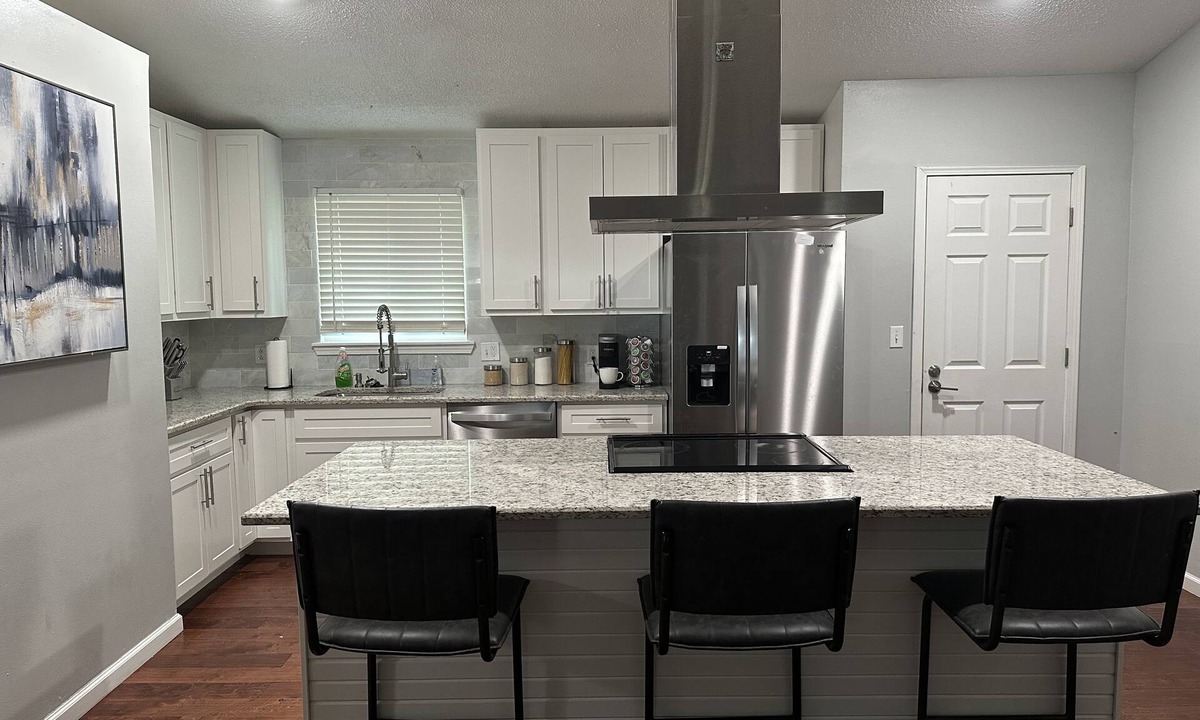 Cool Valley House | Spacious 4Bedroom Family House.