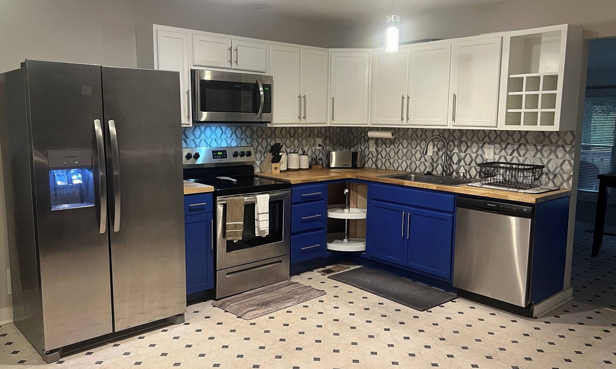 Ellenwood House | Spacious 4Bedroom home w/HUGE backyard & patio!