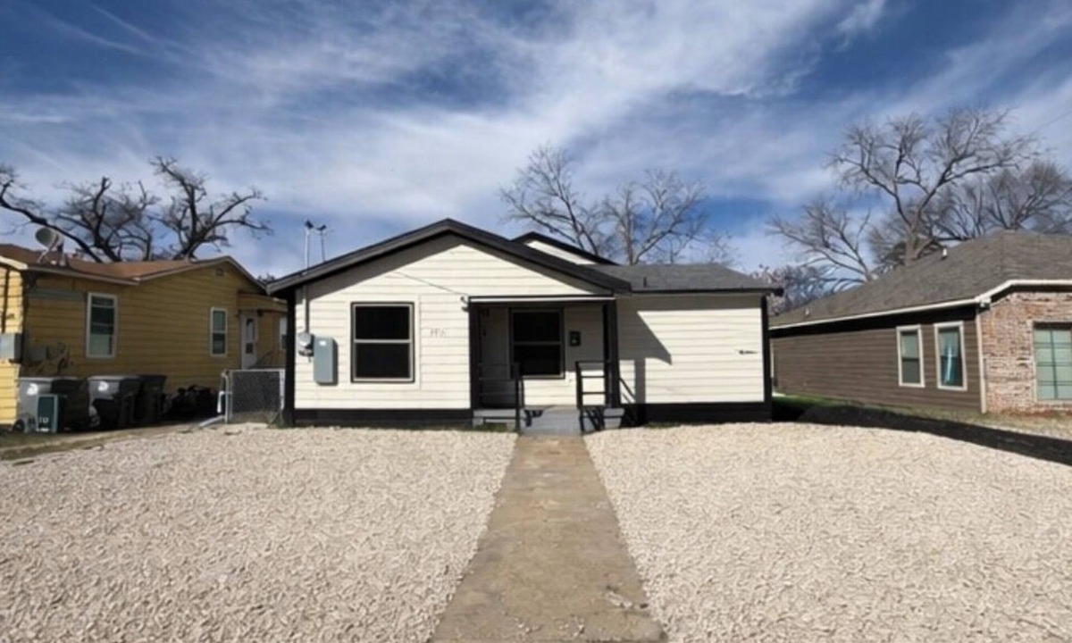 South Dallas - Fair Park House | Spacious 4BR/2BA Home Minutes from Downtown Dallas/Yard/Parking available.
