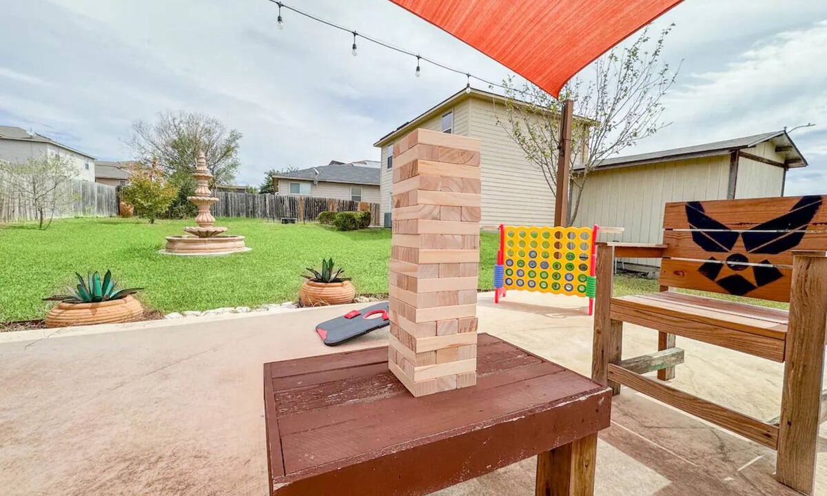 San Antonio House | Spacious 4br 2half 5bh Family Fun Huge Yard