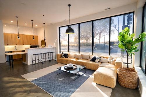 Near South Side Apartment | Spacious 4BR Apt Near McCormick Place & Chinatown