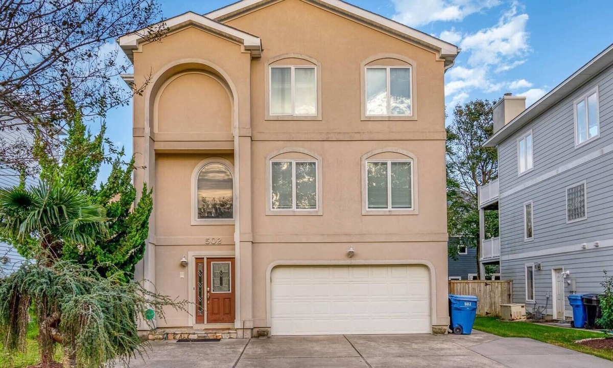 Croatan Beach House | Spacious 4BR Beach Home Sleeps 11 3-Min Walk to Croatan Beach-Parking for 4