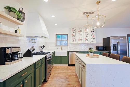 Northwest Dallas House | Spacious 4BR Central Dallas Home - Firepit & Game Loft