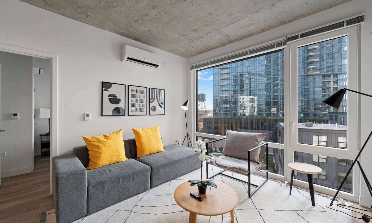 River North Apartment | Spacious 4BR Central Apartment w/Skyline Views