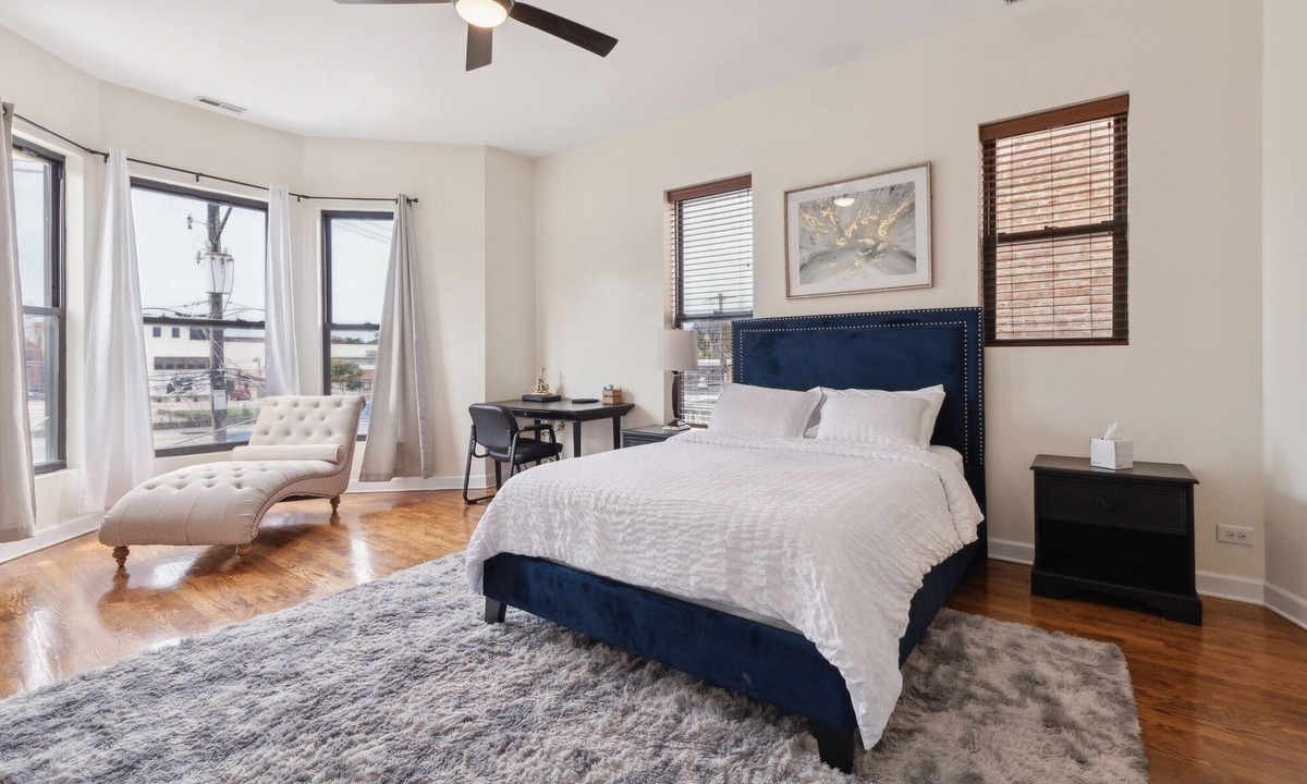 Grand Boulevard Condo | Spacious 4BR Condo | Pool Table | Near McCormick