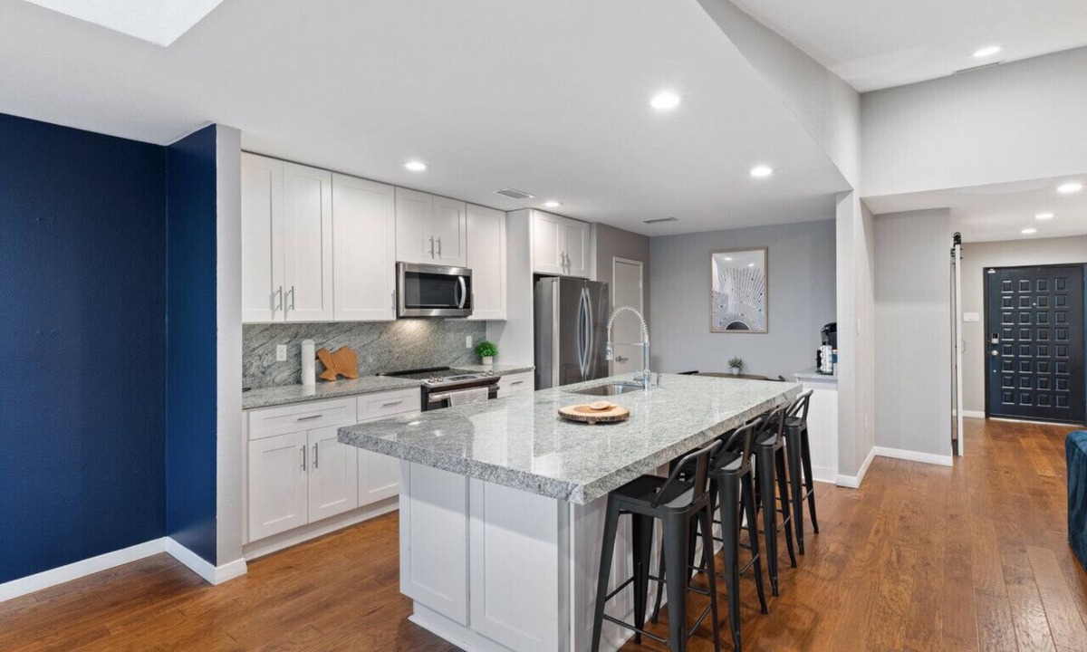 Northwest Dallas Apartment | Spacious 4BR Dallas Retreat for Families