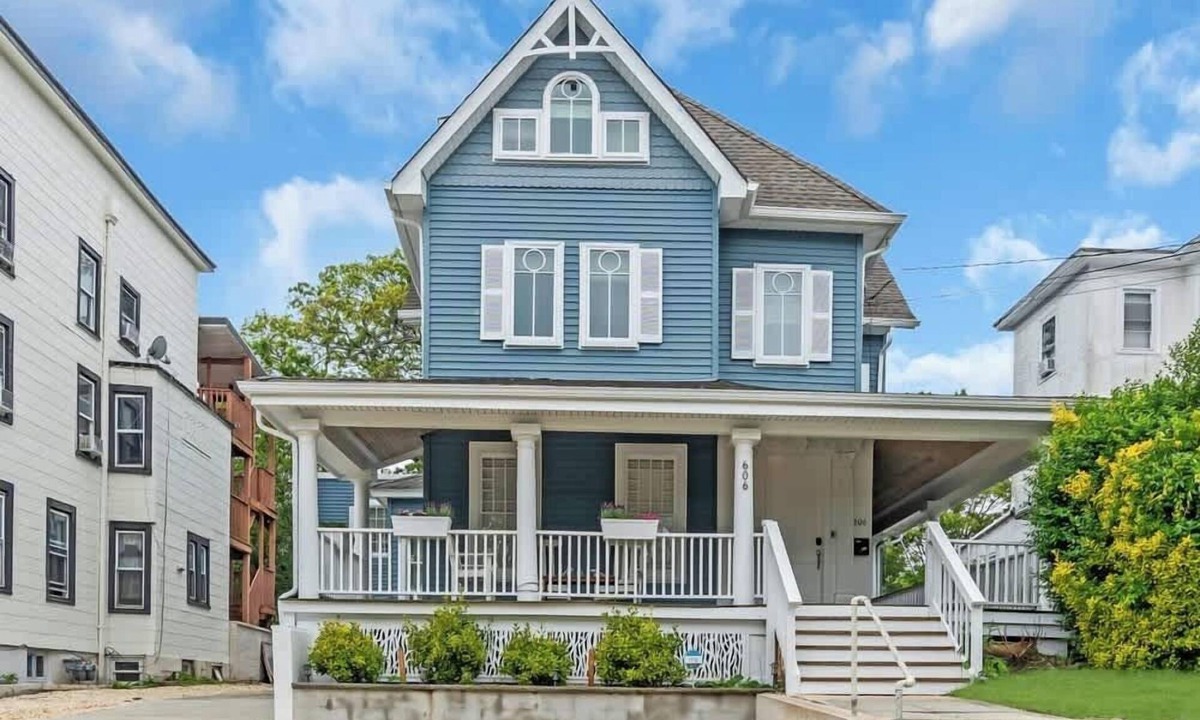 Asbury Park Apartment | Spacious 4BR Duplex Unit - Walk to Asbury Beach !