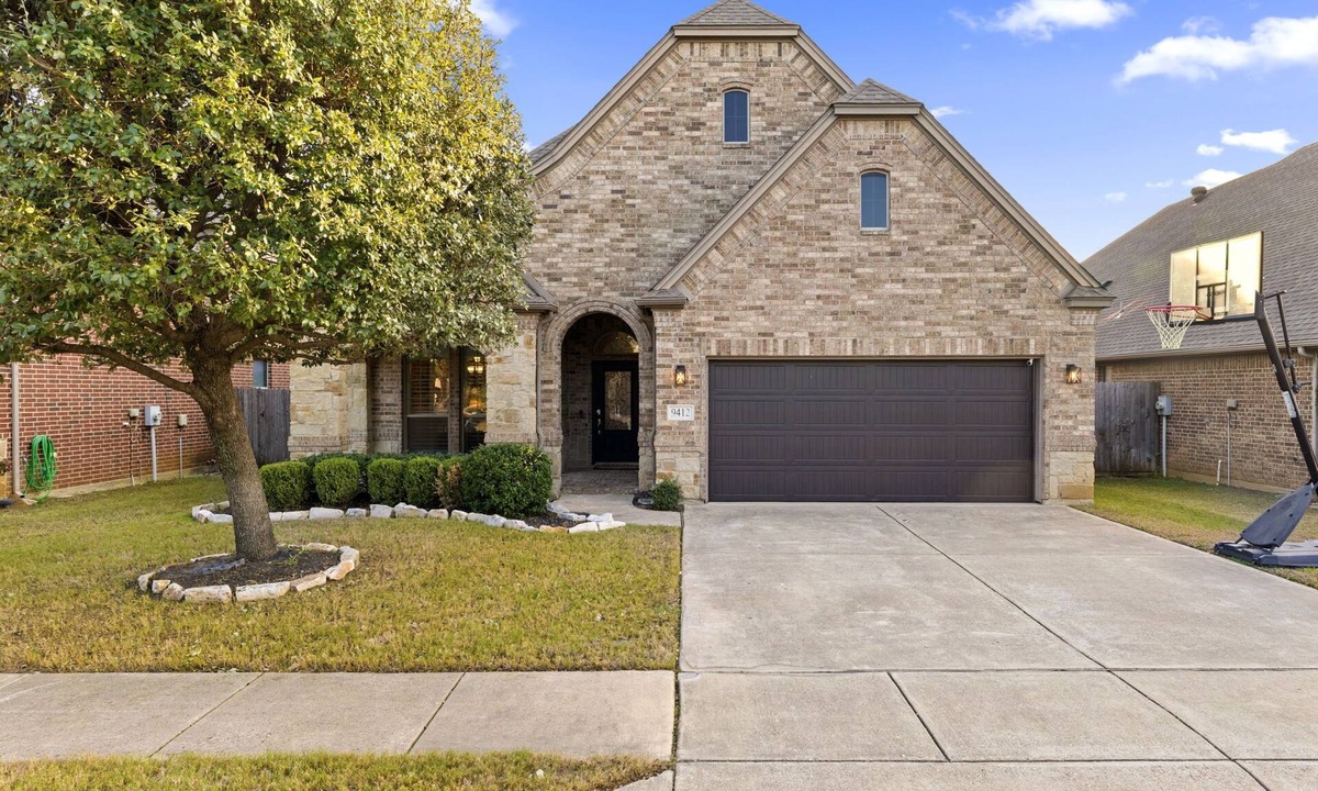 Hurst House | Spacious 4BR Executive Home Ideal for Long Stays