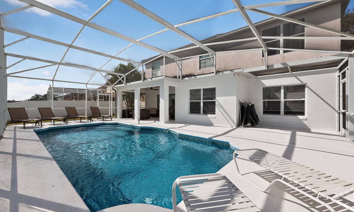 Crescent Lakes House | Spacious 4BR Family Home w/Pool, BBQ & Outdoor Lounge – Great Location!