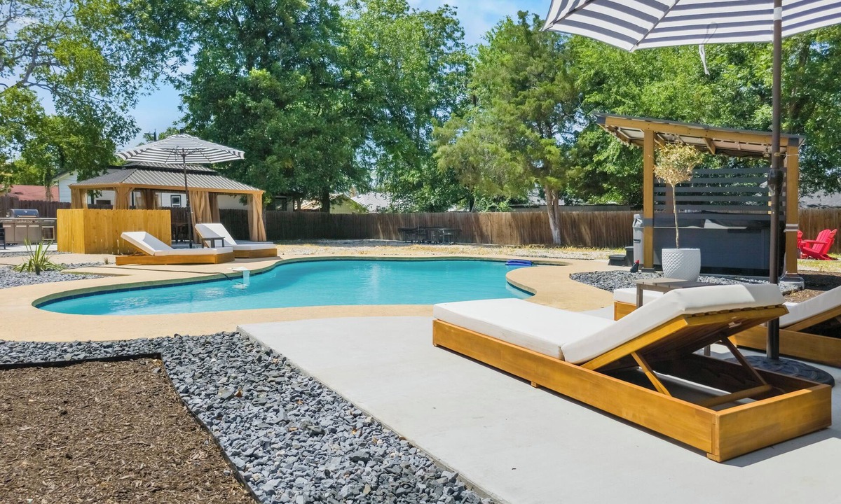 Highland Park House | Spacious 4BR Family Home with Pool, Hot Tub & Games