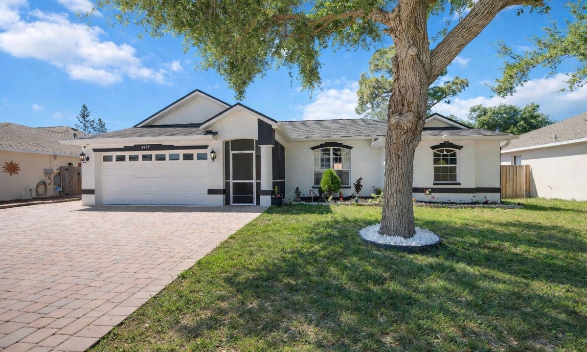 Lake Sarasota House | Spacious 4BR fenced yard 20 min to Siesta Key