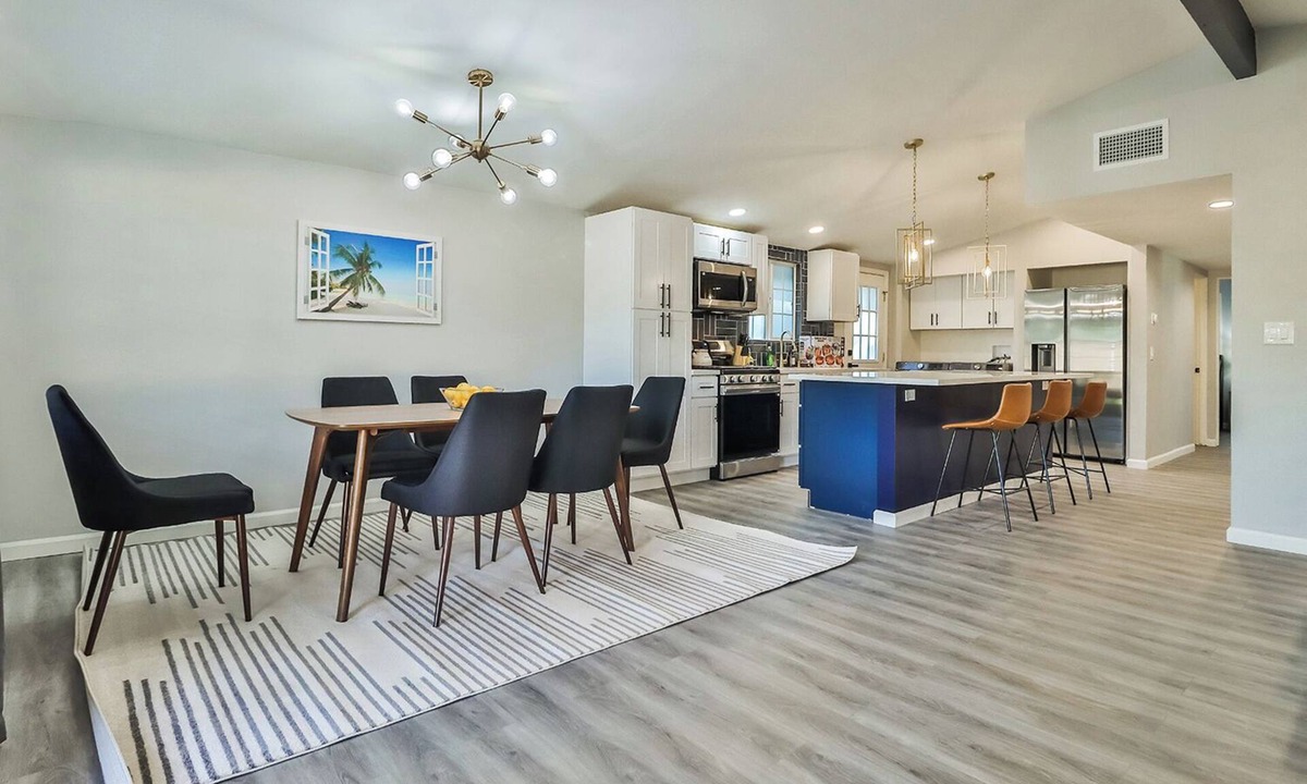 Winnetka House | Spacious 4BR Furnished Home – Perfect for Insurance or Corporate Relocation