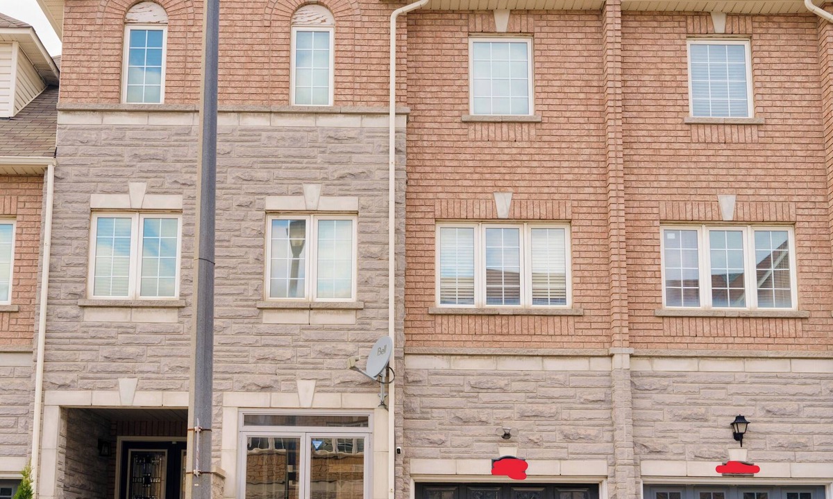 Hurontario House | Spacious 4BR Home in Mississauga, Sleeps 8+