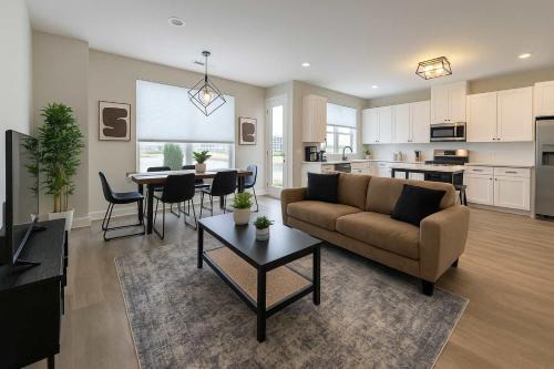 Warrenville Apartment | Spacious 4BR Home- Perfect for Groups WV1