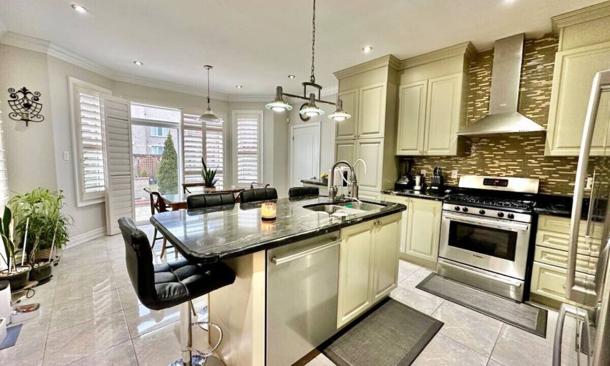 Mount Pleasant Apartment | Spacious 4BR Home w/Private Yard, BBQ & Fast WiFi