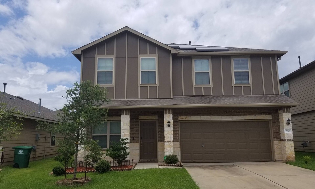 Central Southwest House | Spacious 4BR House close to Medical Center. Full Kitchen, Washer/Dryer, etc