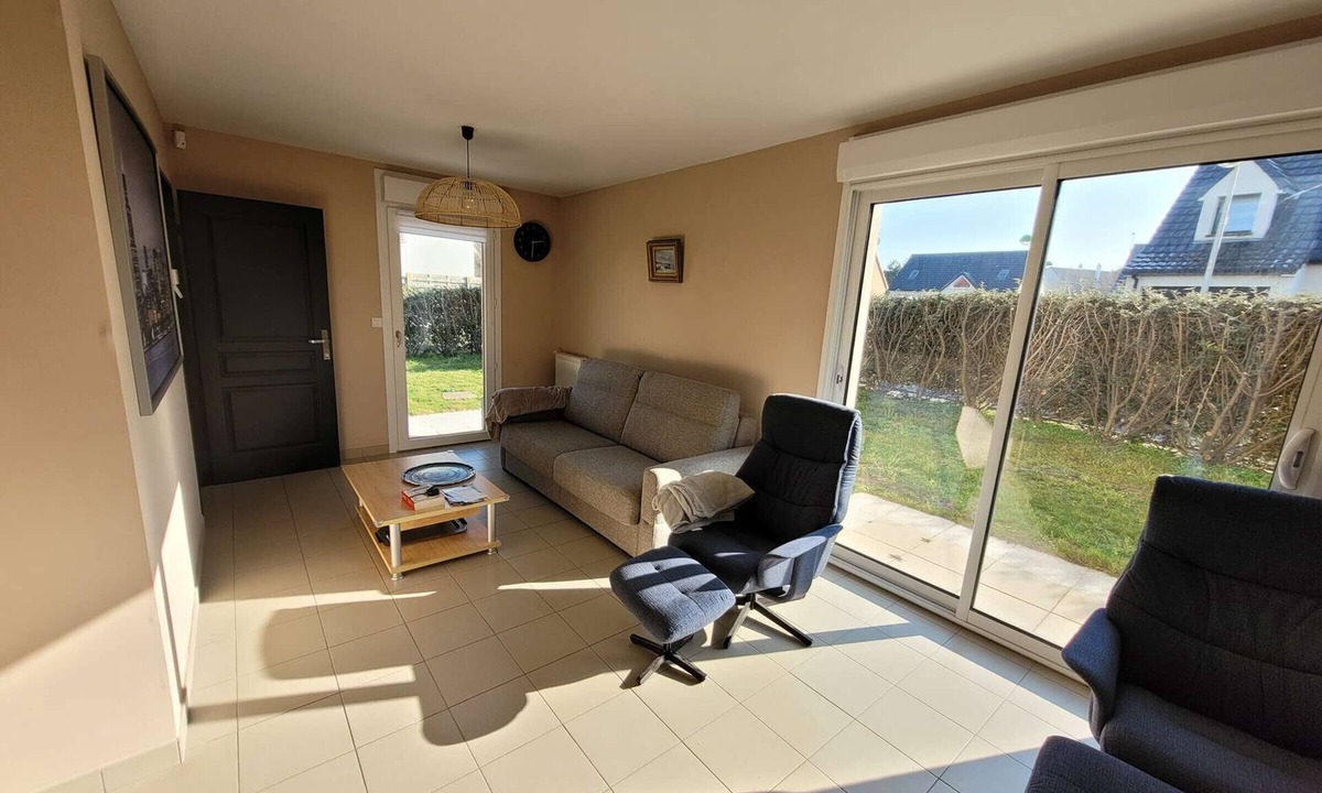 Wimereux Villa | Spacious 4BR House in Wimereux with Garden, WiFi & Garage