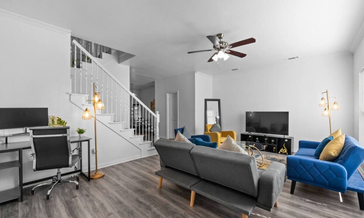 Grand Prairie House | Spacious 4BR I Free Parking I Workspace