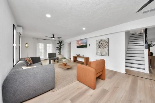 Southbelt/Ellington House | Spacious 4Br - Ksizebed pet Friendly with game room and patio
