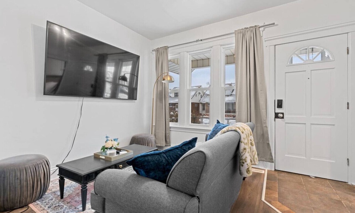 Walkerville House | Spacious 4BR Little Italy Retreat