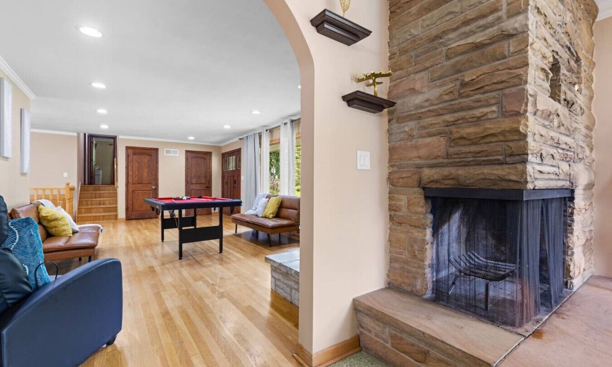Rockford House | Spacious 4BR Retreat in Rockford