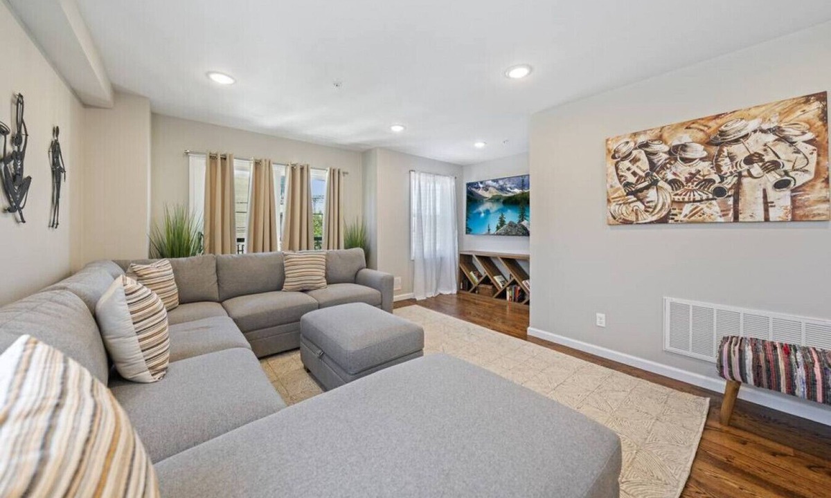 Newark Villa | Spacious 4BR Retreat Near NYC| Sleeps 12