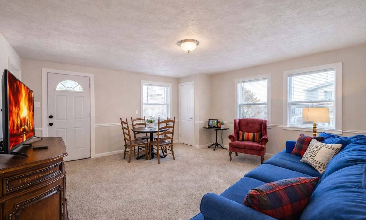 Rolla House | Spacious 4BR | Sleeps 8 | 5 Min to S&T & Downtown