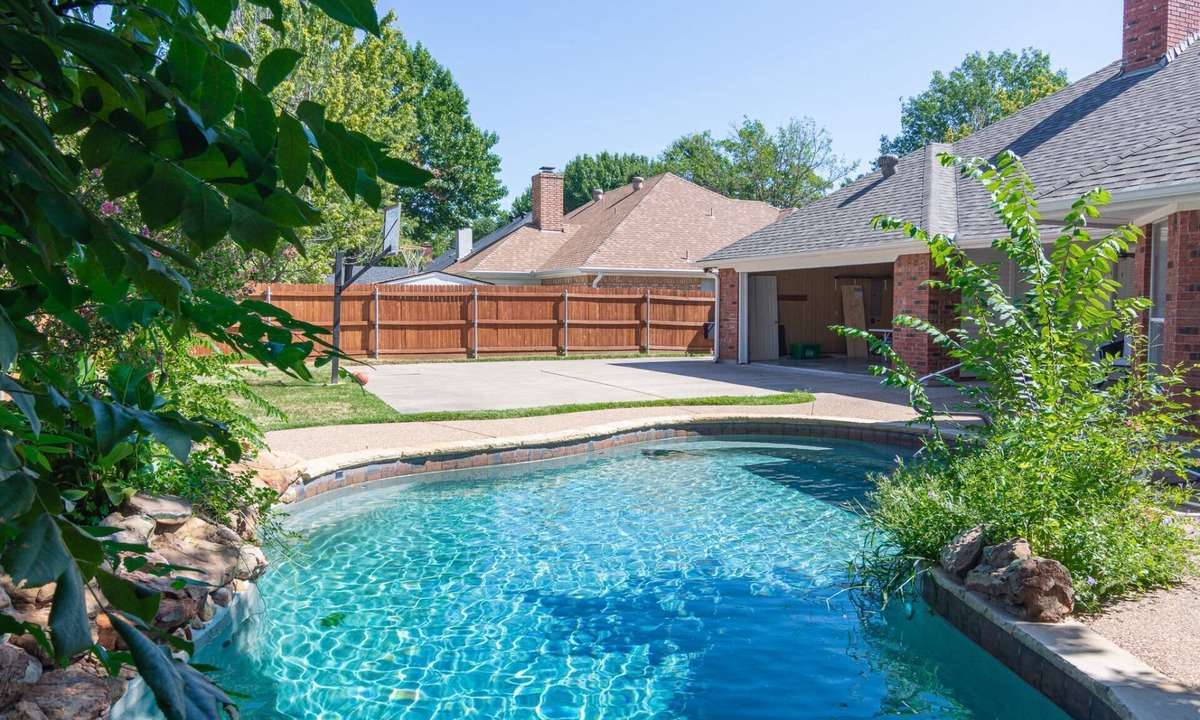 Keller House | Spacious 4BR w/Pool, Ping Pong & Hoops | Sleeps 8 | ~30 Min to AT&T Stadium World Cup