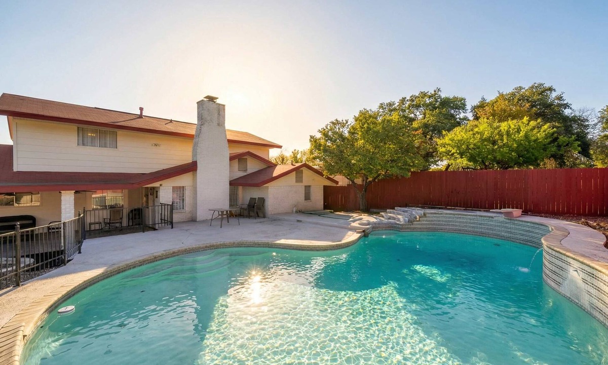Medical Center District House | Spacious 4BR with Private Pool, Near Six Flags