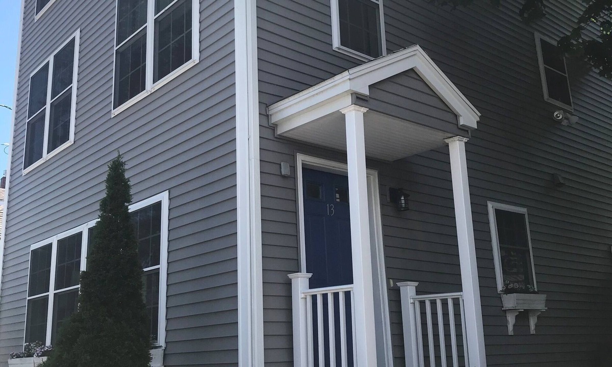 Ocean Park House | Spacious 5 Bedroom A Block from the Beach