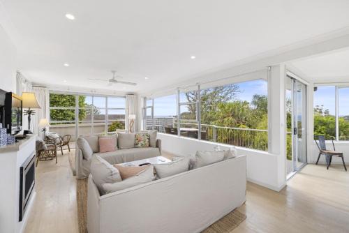 Whale Beach House | Spacious 5-Bed Beach House with Ocean View