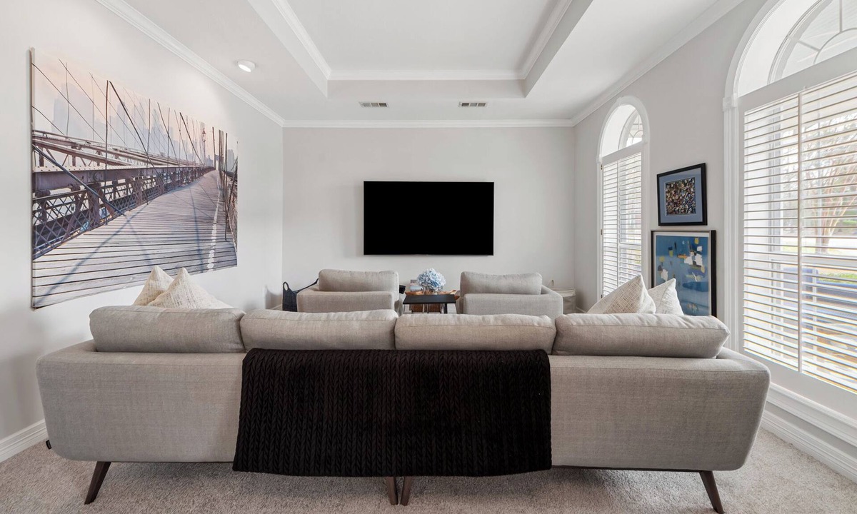 Nantucket House | Spacious 5-bedroom house with pool, fenced yard for pets, in College Station