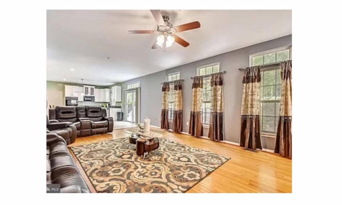 Friendly House | Spacious 5-bedroom house in tranquil Fort Washington with AC