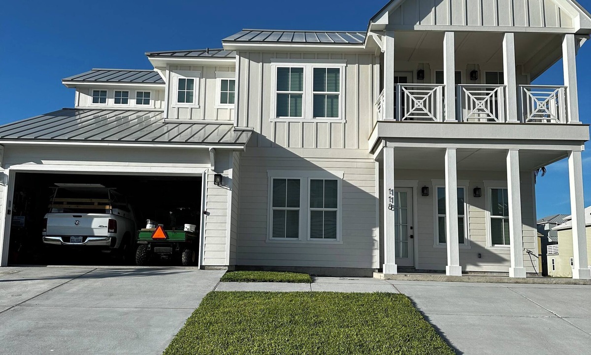Port Aransas House | Spacious 5-bedroom house on Mustang Island with private beach access.Sleeps 11