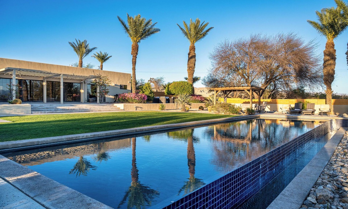 Thousand Palms Villa | Spacious 5-bedroom villa Large Infinity Pool Spa Game Room Striking View