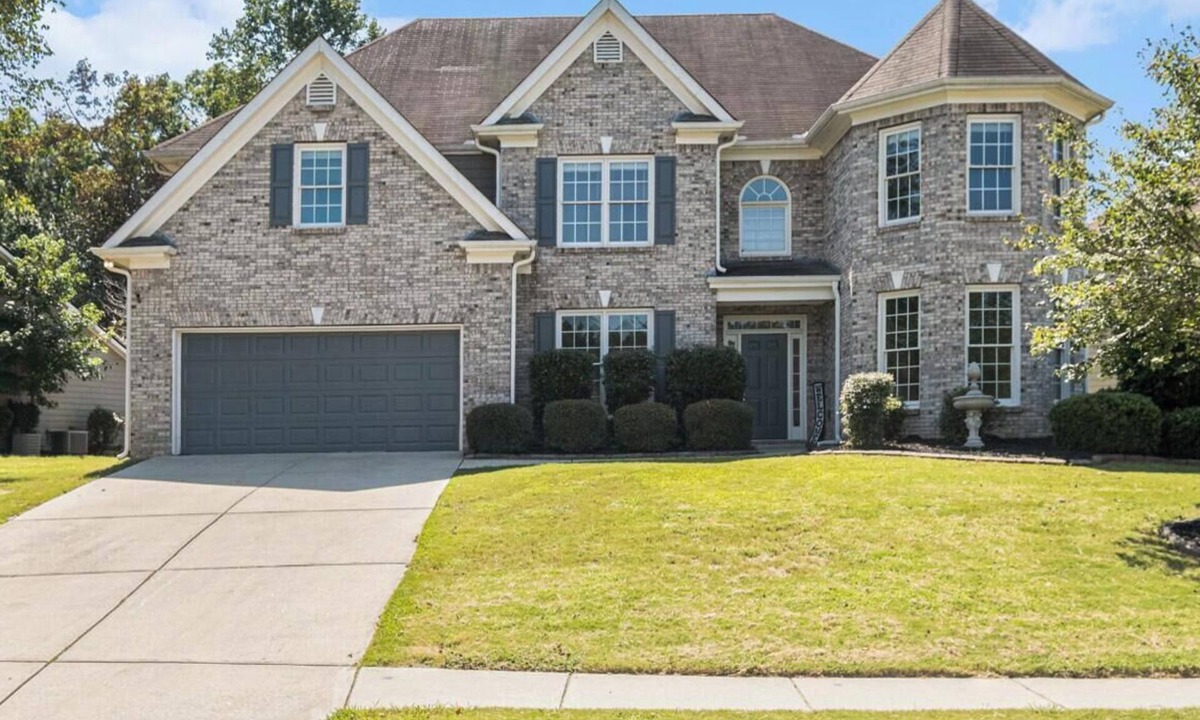Lawrenceville House | Spacious 5 Bedroom House. Perfect for Groups & Getaways in quaint Lawrenceville