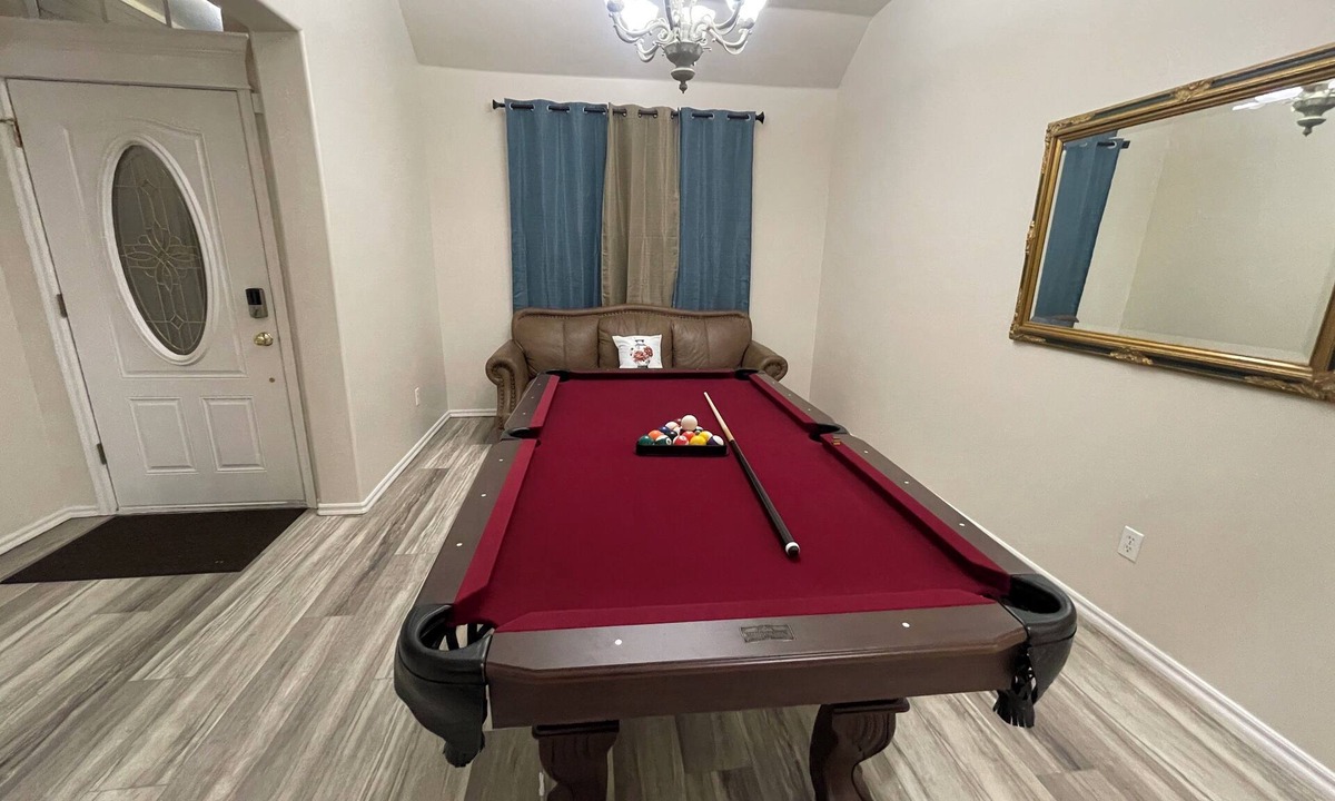 Oklahoma City House | Spacious 5-bedroom house with WiFi, AC in charming Oklahoma Citynn