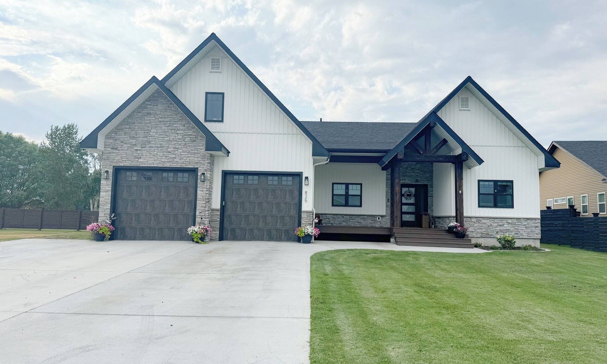 St. Anthony House | Spacious 5-bedroom home Saint Anthony