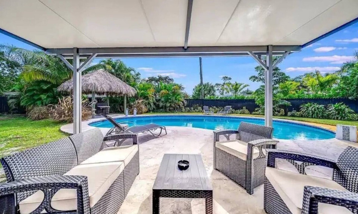 Wilton Manors House | Spacious 5-bedroom house with WiFi and AC in charming Wilton Manors