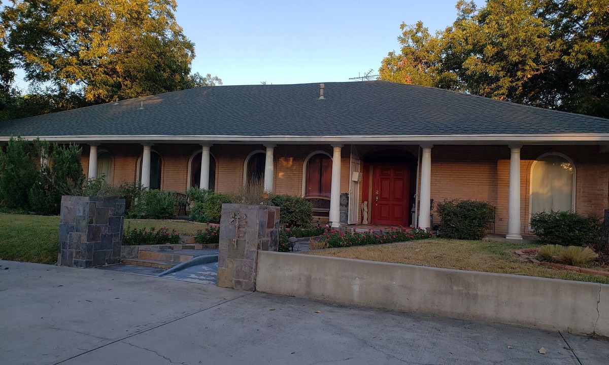 Far North Dallas House | Spacious 5-bedroom 4-bathroom house in North Dallas near LBJ Freeway.