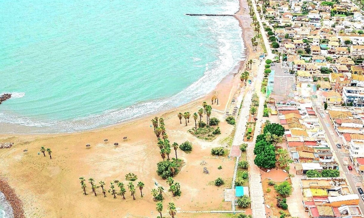 Chilches Villa | Spacious 5-bedroom Beach Front Ville on the Mediterranean