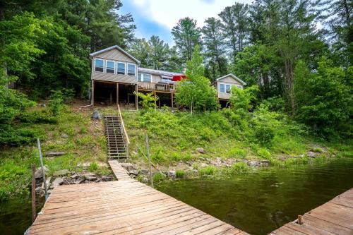 Hammond House | Spacious 5 Bedroom Cabin with Riverview & Black Lake Access